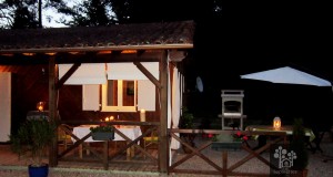 Les Sapinettes location vacances Bergerac : La maison vue de nuit